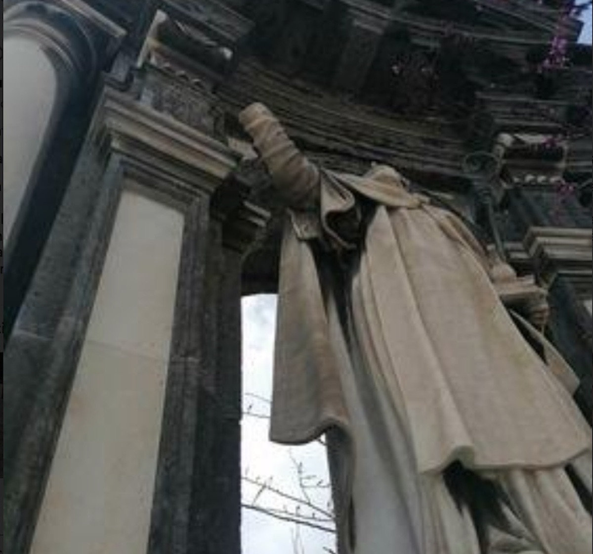 danneggiata statua san gennaro