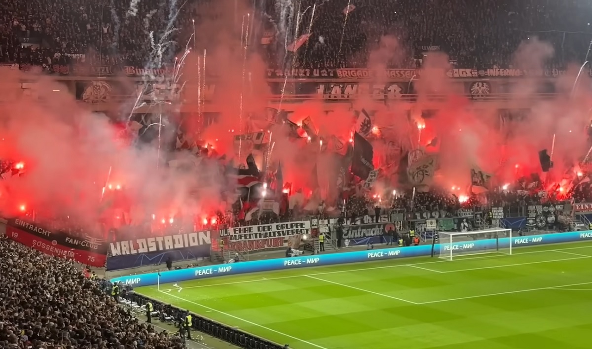 La UEFA punisce l’Eintracht Francoforte per fumogeni in curva: multa e chiusura del settore