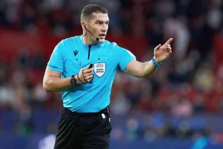 L’arbitro rumeno Kovacs fischia in Milan Napoli