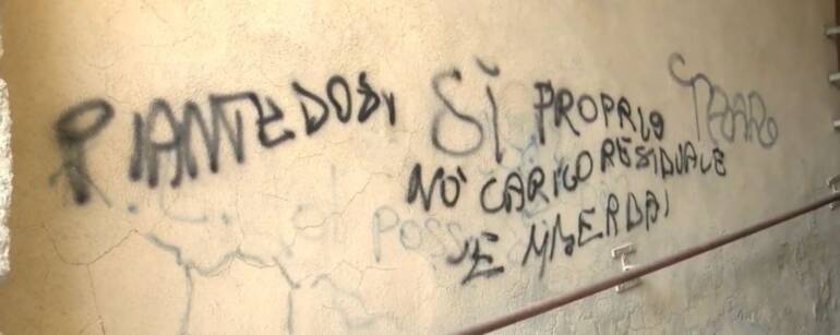 Scritte contro Piantedosi nel centro storico di Avellino