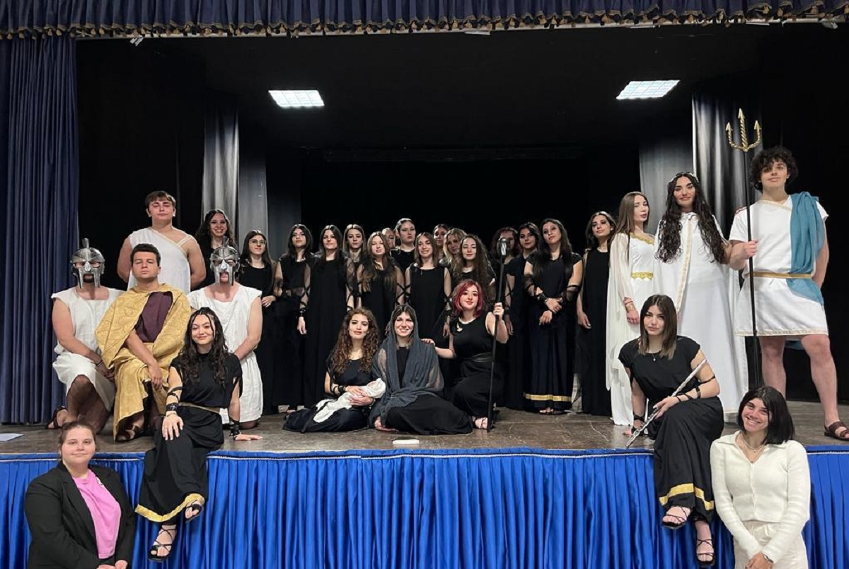 Gli studenti del liceo Caccioppoli di Scafati portano in scena “Le Troiane” di Euripide