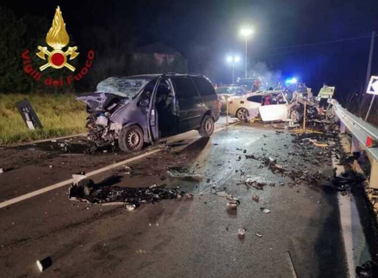 Scontro tra auto in provincia di Caserta: morti 2 giovani
