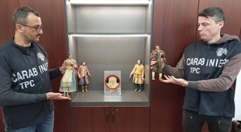 Napoli,ritrovati dopo 45 anni pastori napoletani del ‘700 rubati da un presepe