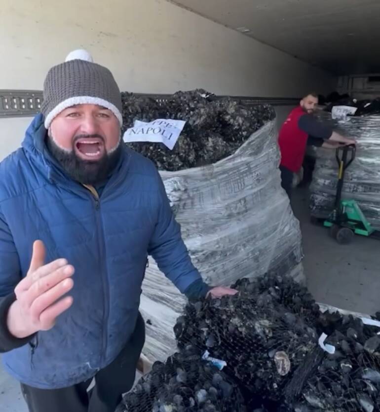 Napoli, boicottaggio non riuscito a Peppe Di Napoli