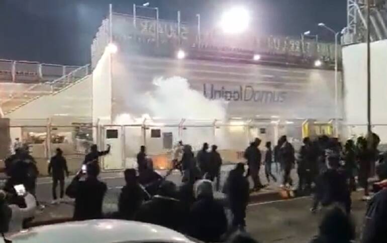 Scontri tra tifosi di Cagliari e Napoli, 22 Daspo a ultras sardi
