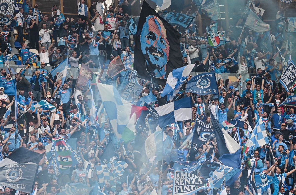I tifosi del Napoli rispondono all’Udinese, il nuovo coro: “Non hai vinto neanche con Zico…”