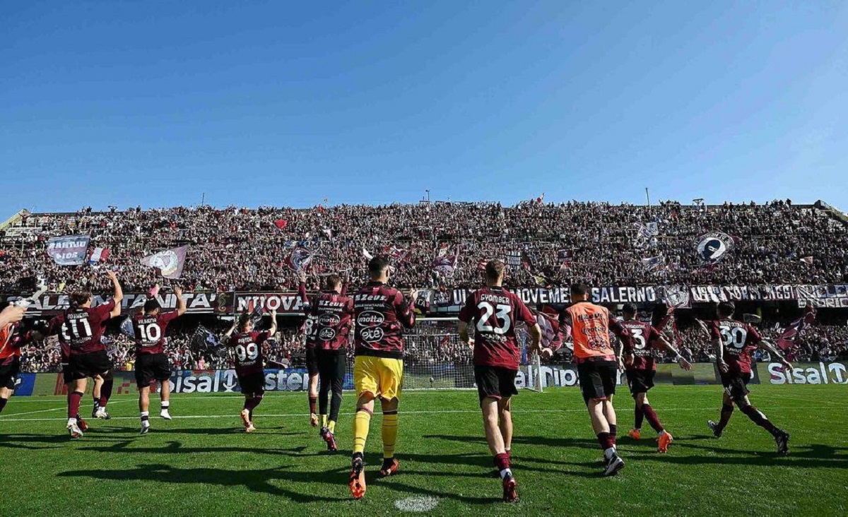 Gli ultras della Salernitana si schierano contro il posticipo della partita scudetto con il Napoli