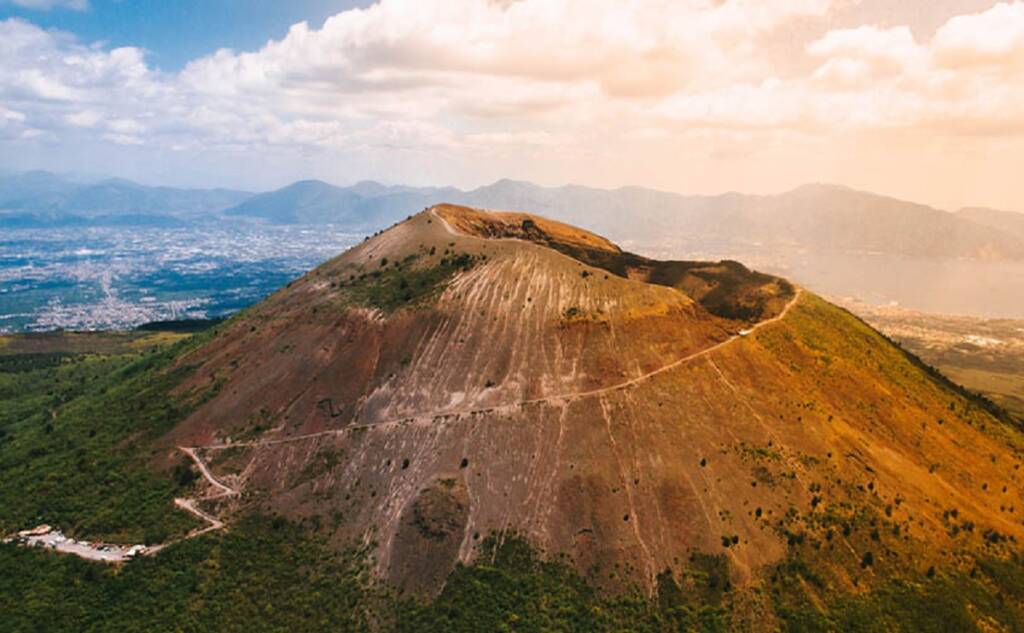 Vesuvio, 26 guide escluse dal cratere. La protesta: «Impossibilitati a svolgere il nostro lavoro»
