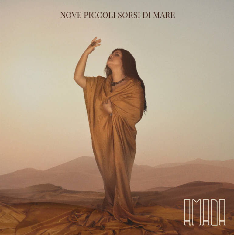‘Nove Piccoli Sorsi di Mare’, il primo album da cantautrice di AMADA