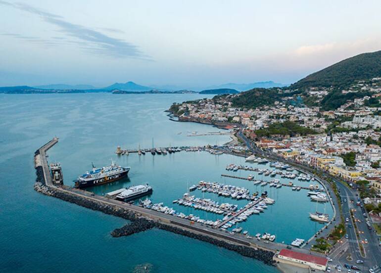 Ischia, completato dragaggio area interna porto di Casamicciola