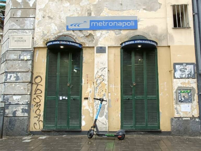 Napoli: al Vomero di nuovo scale mobili ferme