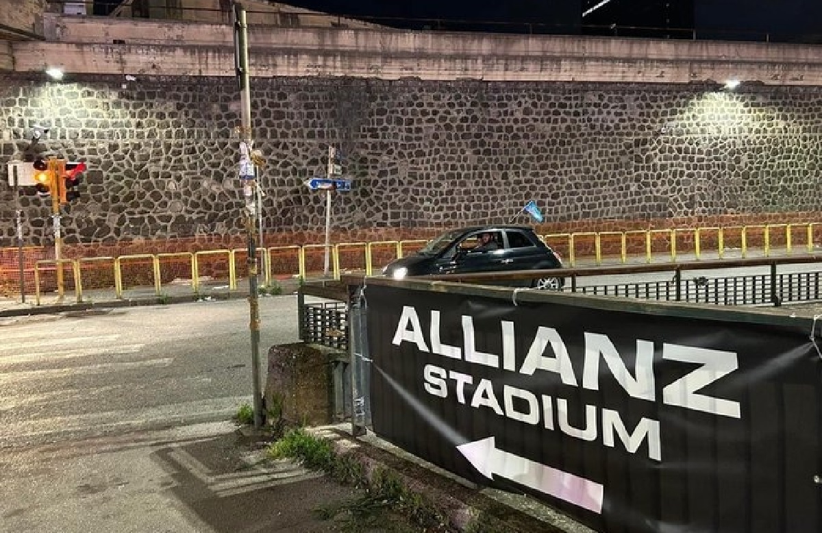 Il carcere di Poggioreale? “Allianz Stadium”. Lo striscione fa il giro dei social