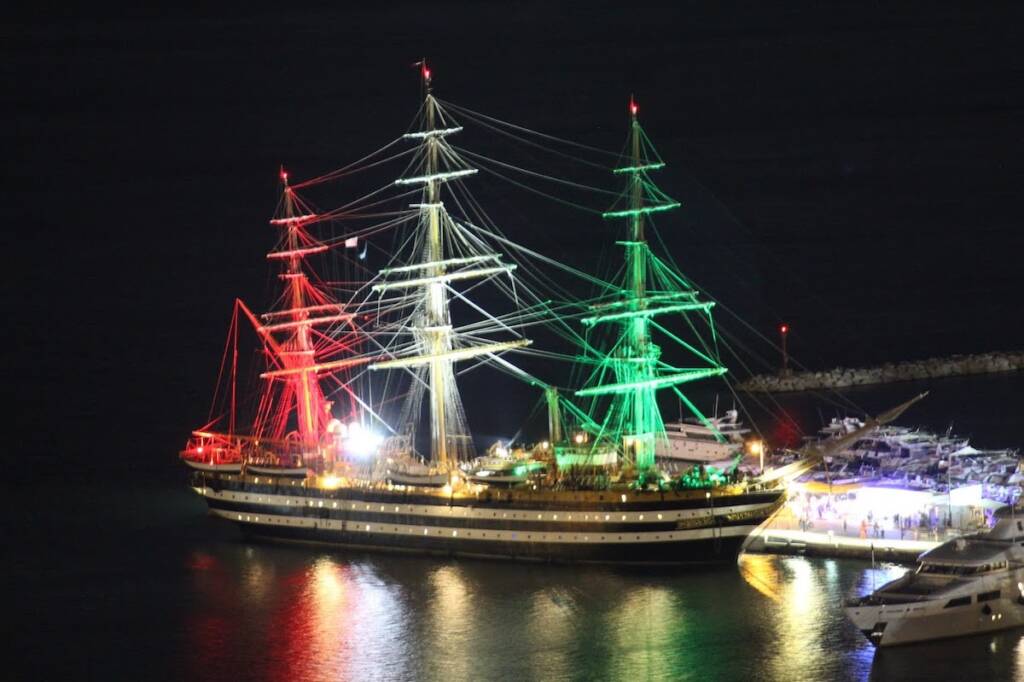 Nave Vespucci torna a casa dopo 609 giorni