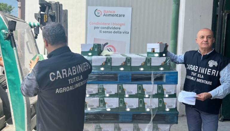 Salerno, donati dai carabinieri al banco alimentare merci sequestrate