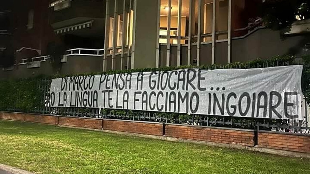 Striscione contro Dimarco, indagati quattro ultras del Milan