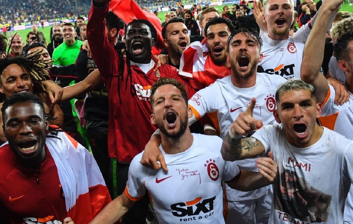 Galatasaray campione di Turchia: festa grande per Icardi, Mertens e Zaniolo