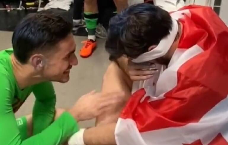 Napoli campione, le lacrime di Kvara nello spogliatoio conquistano i tifosi. VIDEO