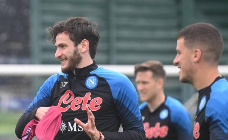 Verso la Lazio: il Napoli recupera Kvaratskhelia, probabile rientro dal 1′