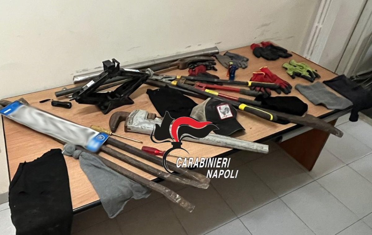 5 arresti e carabiniere ferito