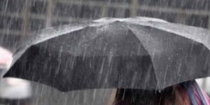 Napoli, Ferragosto con allerta meteo: chiusi parchi, spiagge pubbliche e pontile di Bagnoli