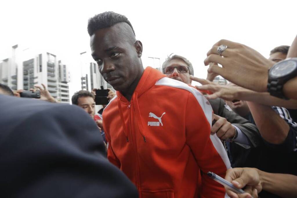 Balotelli al Genoa, è fatta: Super Mario torna in Serie A