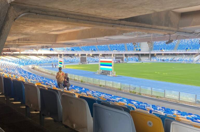 Maxischermi al Maradona, completata l’installazione. Sui social è polemica: “Serve un binocolo…”