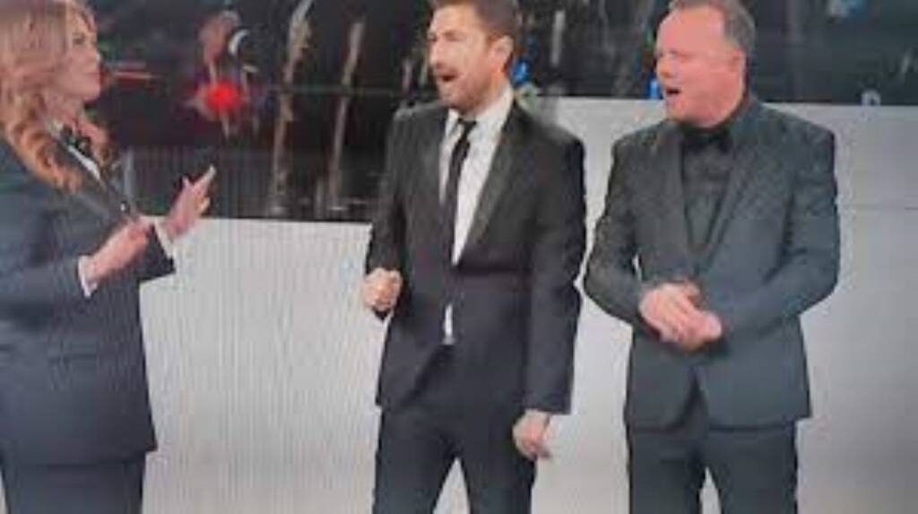 Napoli champion: Alessandro Siani and Gigi D'Alessio's 'pledges' on Le Iene