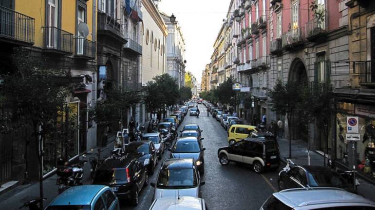 napoli agente spara clochard