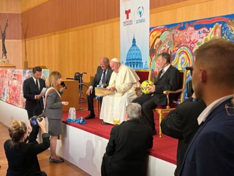 Papa Francesco: “La cosa piu’ bella di Napoli sono i napoletani”