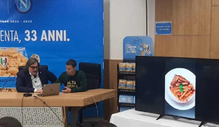 Pierluigi Pardo, speciale telecronaca ai… piatti di pasta della tradizione napoletana