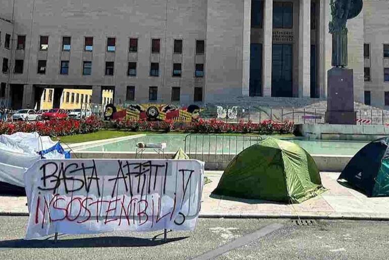 napoli protesta tende
