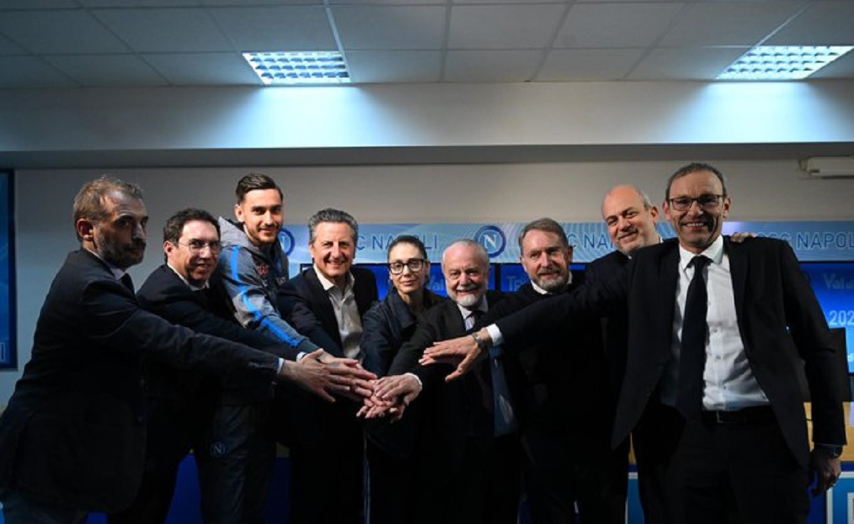 Il Napoli in ritiro a Dimaro per altri tre anni: “Foto con la coppa e nuove maglie, tutte le novità”