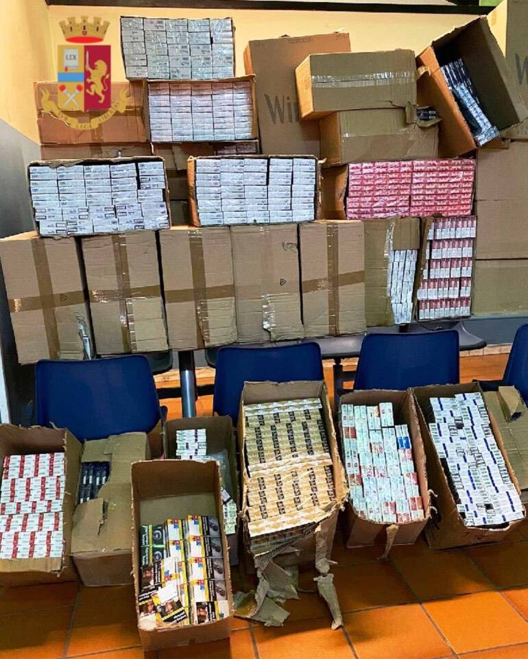 Napoli, sequestrati 275 kg di sigarette di contrabbando al Borgo Sant’Antonio Abate