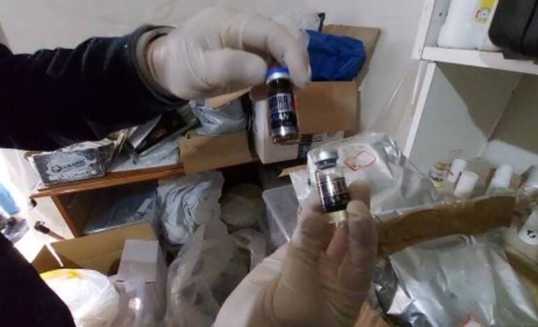 Salerno scoperto laboratorio di sostanze dopanti e stupefacenti: 2 arresti