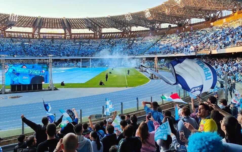 Il Maradona si riempie di tifosi: Napoli è pronta alla festa scudetto