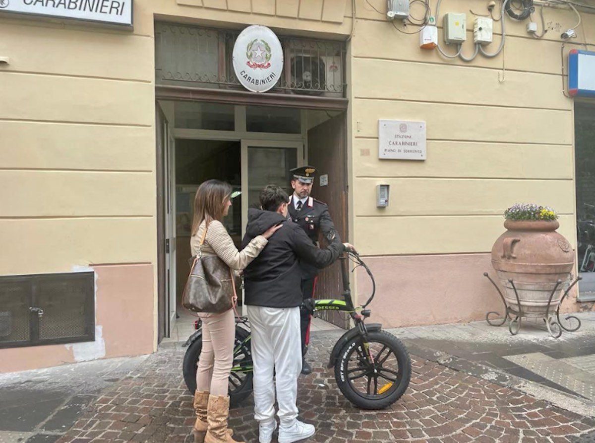 vico equense ruba bici elettrica