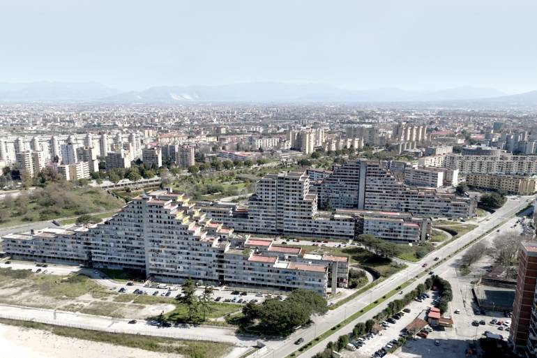 ‘Tutt’egual song’ ‘e criature’, in campo per Scampia. Doppio concerto gratuito con Franco Ricciardi e Clementino