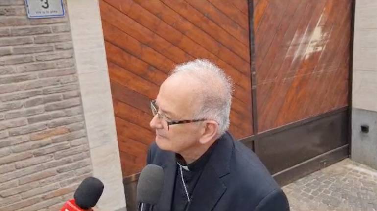 Il Vescovo ai funerali di Giulia: “Abbiamo perso  la capacità di riconoscere la vita”