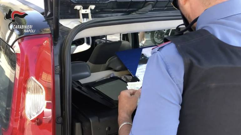 Napoli, denunciati 7 parcheggiatori abusivi a Posillipo