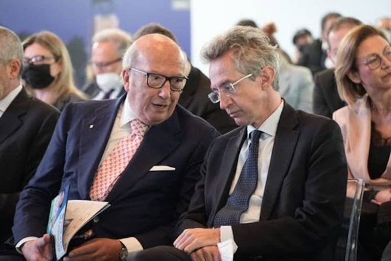 napoli scempio tassisiti