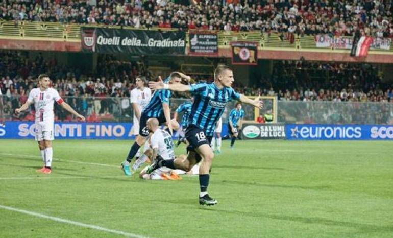 Polemiche dopo Foggia Lecco, consigliere leghista scrive a Figc e Aia: “Arbitraggio scandaloso”