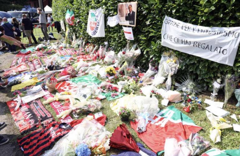 Funerali di Stato di Berlusconi in diretta tv ma in Duomo niente spazio per i giornalisti