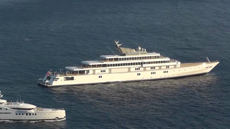 Nel porto di Napoli il ‘Rising Sun’ del produttore Geffen
