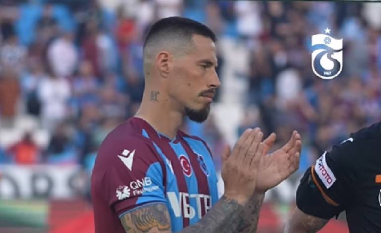 Hamsik si ritira e le leggende del Napoli lo salutano in maniera speciale. VIDEO