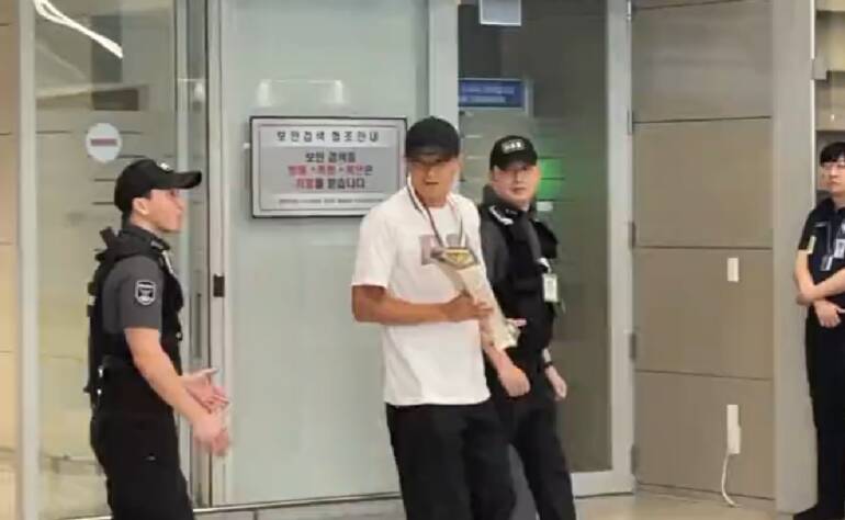 Kim è tornato in Corea: accoglienza da eroe in aeroporto. VIDEO