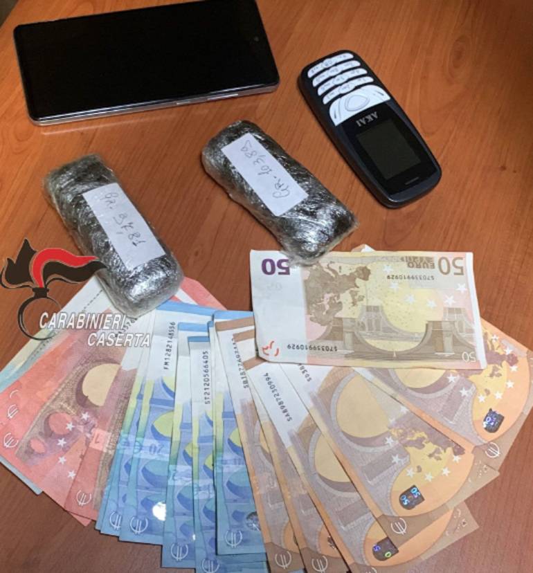 Maddaloni, aveva 200 grammi di hashish: arrestato 30enne