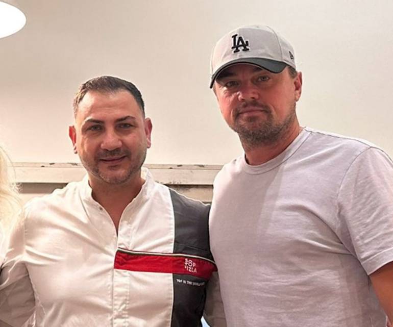 Leonardo Di Caprio a Caserta, visita la Reggia e poi mangia la pizza da I Masanielli