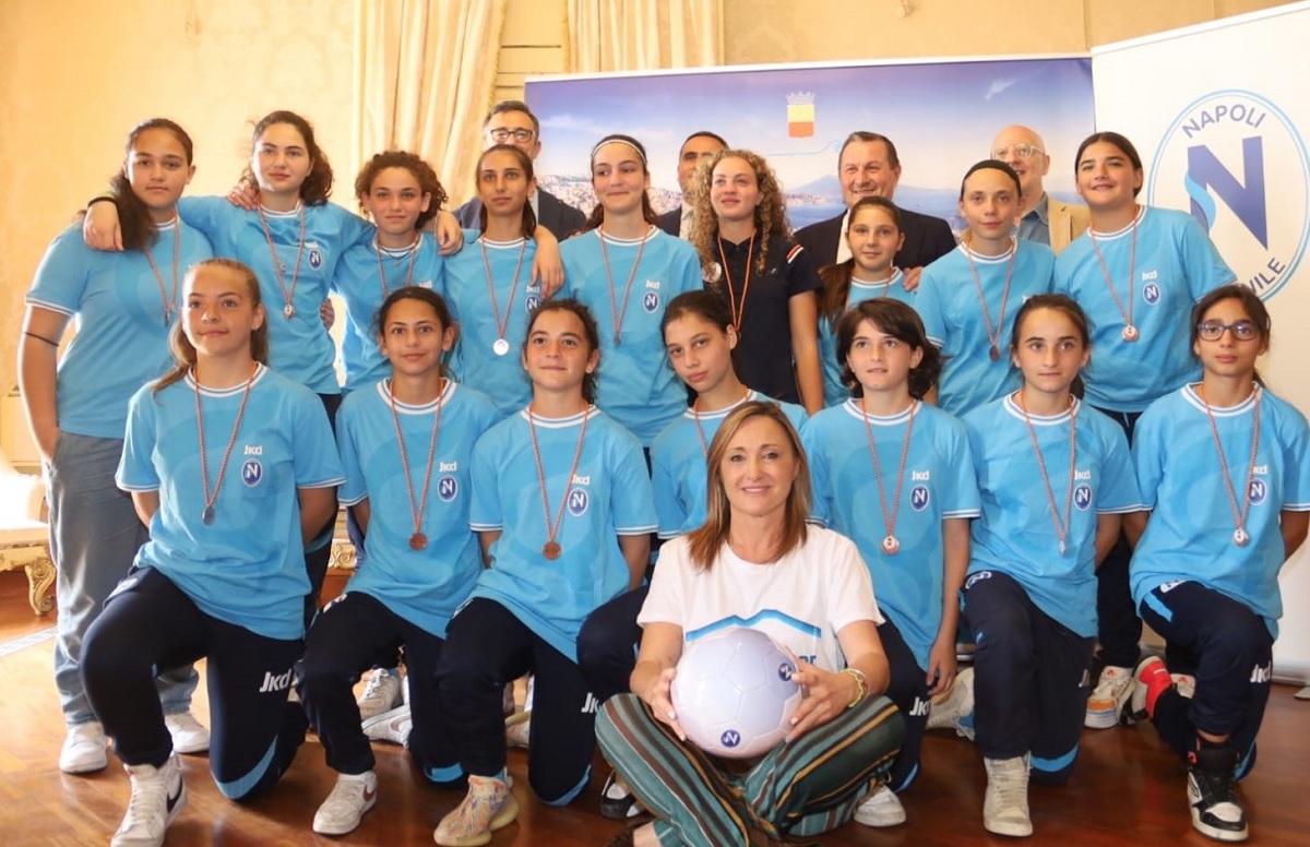 Il Napoli calcio femminile premiato a Palazzo San Giacomo per la promozione in A