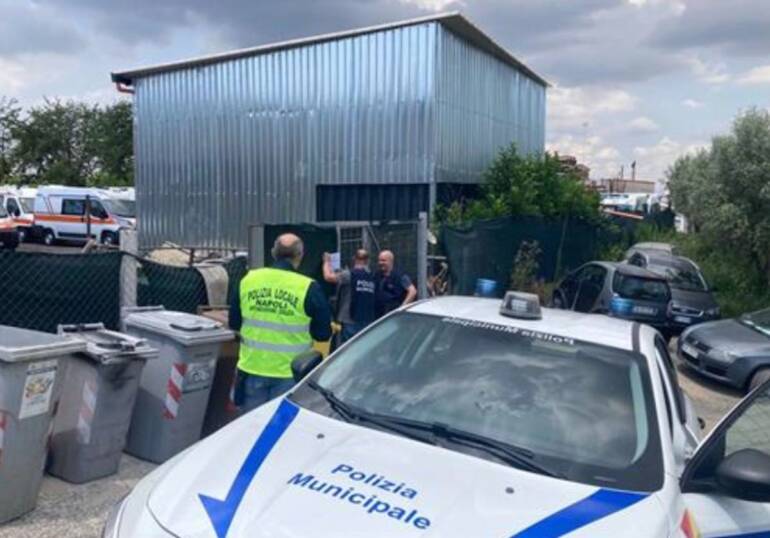 Napoli, sequestrato autolavaggio abusivo senza filtraggio per reflui