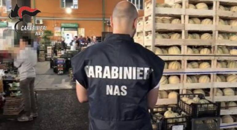 Controlli dei Nas al mercato di Pagani: sequestrati 3,2 tonnellate di prodotti
